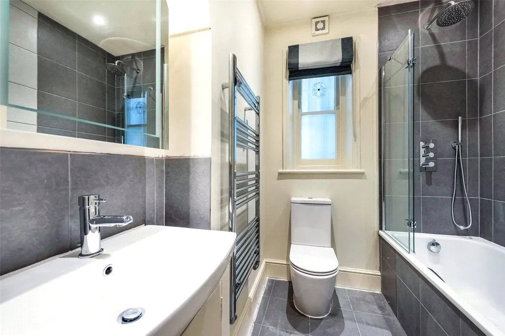 Flat Ongar Road in London