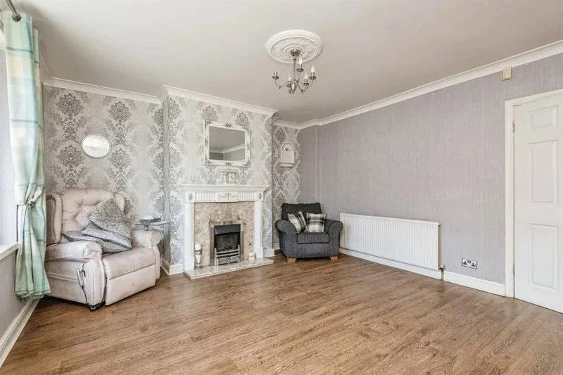 Room Longfield Grove in Leeds