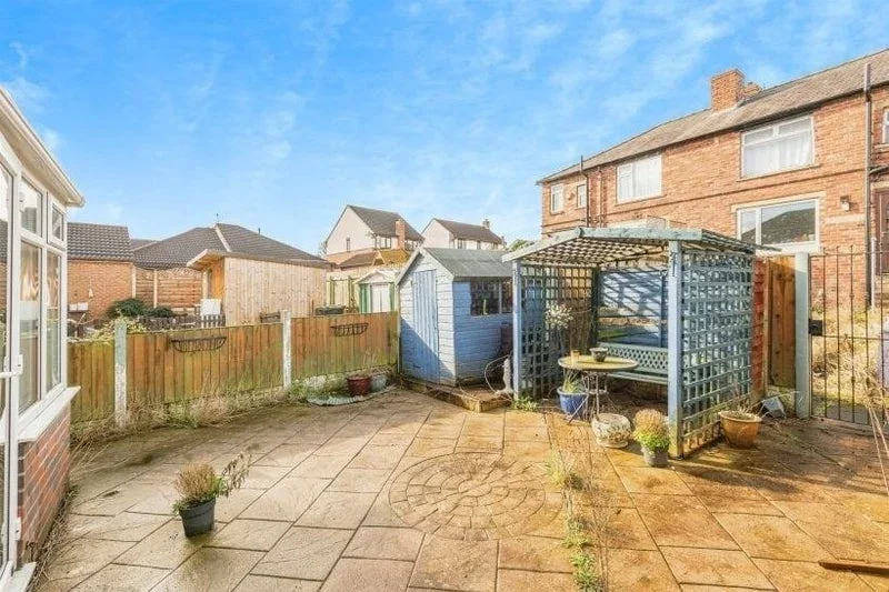 Room Longfield Grove in Leeds