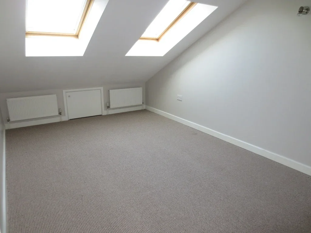 Flat Chelmer Road in Greater London