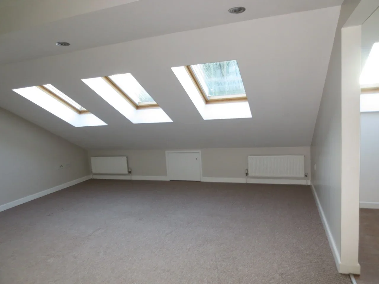 Flat Chelmer Road in Greater London