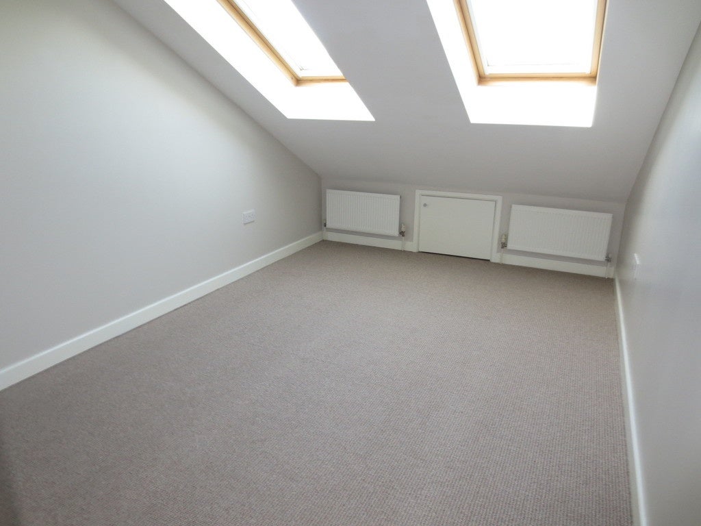 Flat Chelmer Road in Greater London