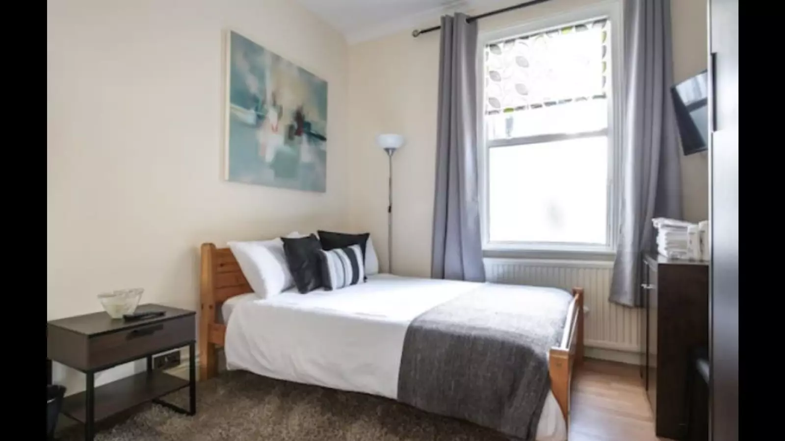 Flat Kiver Road in Greater London