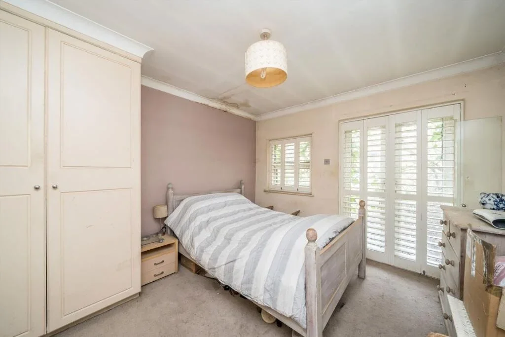 Flat Killyon Road in Greater London