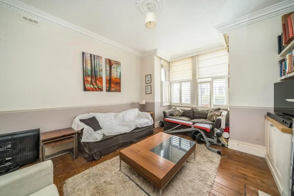 Flat Killyon Road in Greater London