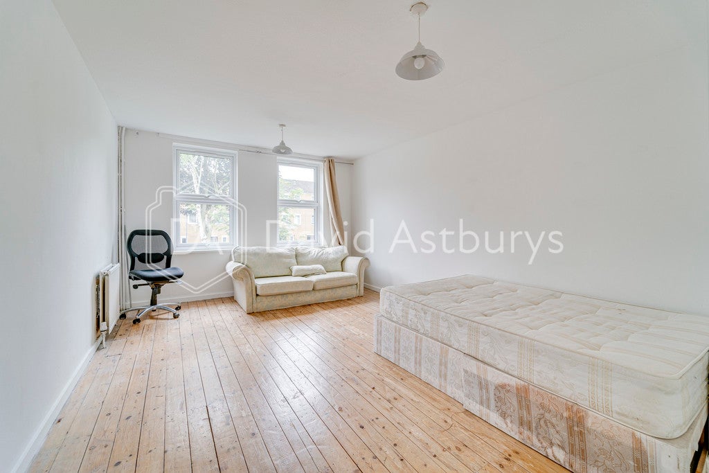 House Hayton Close in Greater London