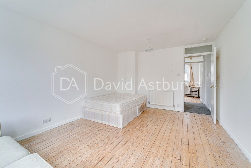 House Hayton Close in Greater London