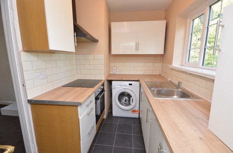 Flat Drummond Gardens in Epsom and Ewell