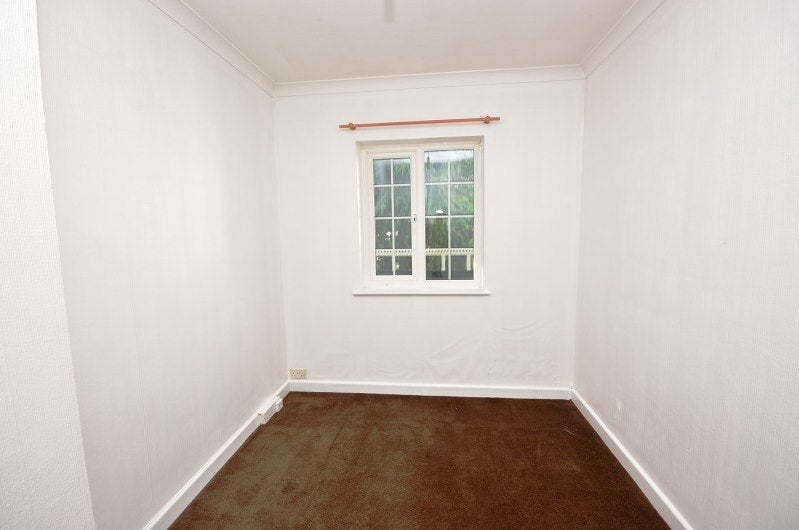 Flat Drummond Gardens in Epsom and Ewell