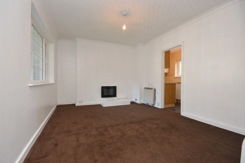 Flat Drummond Gardens in Epsom and Ewell