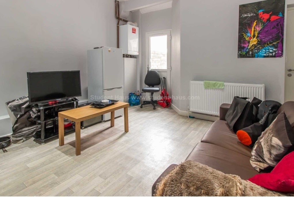 Room Milnthorpe Street in Salford