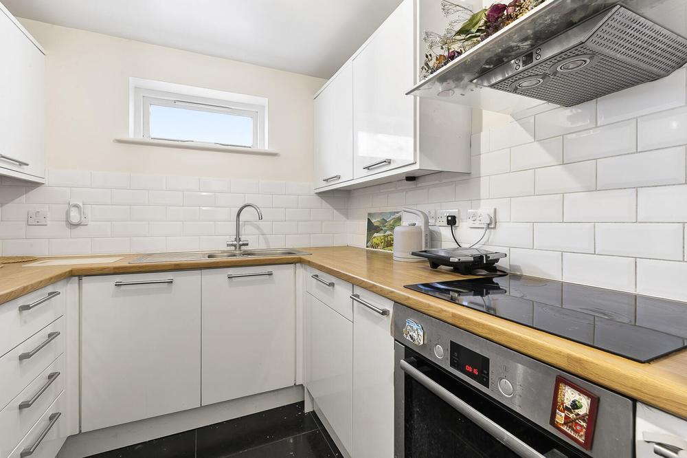 Flat Cambridge Square in City of Westminster