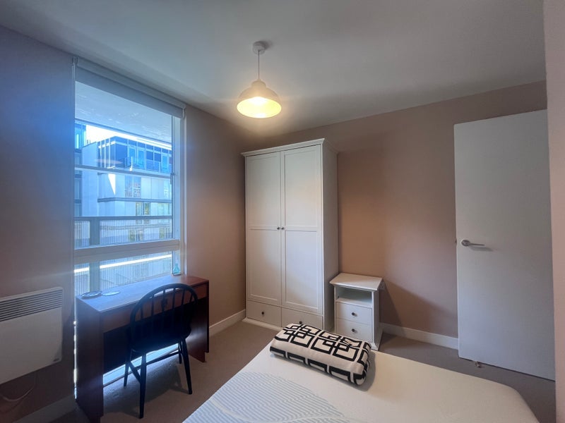 Room Chadwell Lane in Greater London