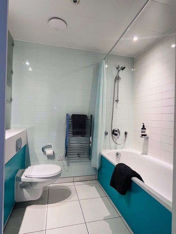 Room Chadwell Lane in Greater London