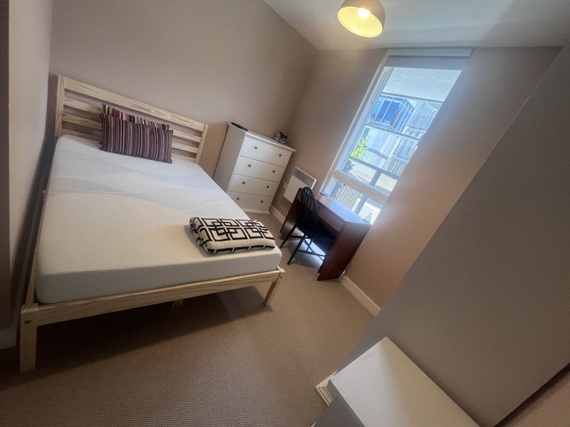 Room Chadwell Lane in Greater London