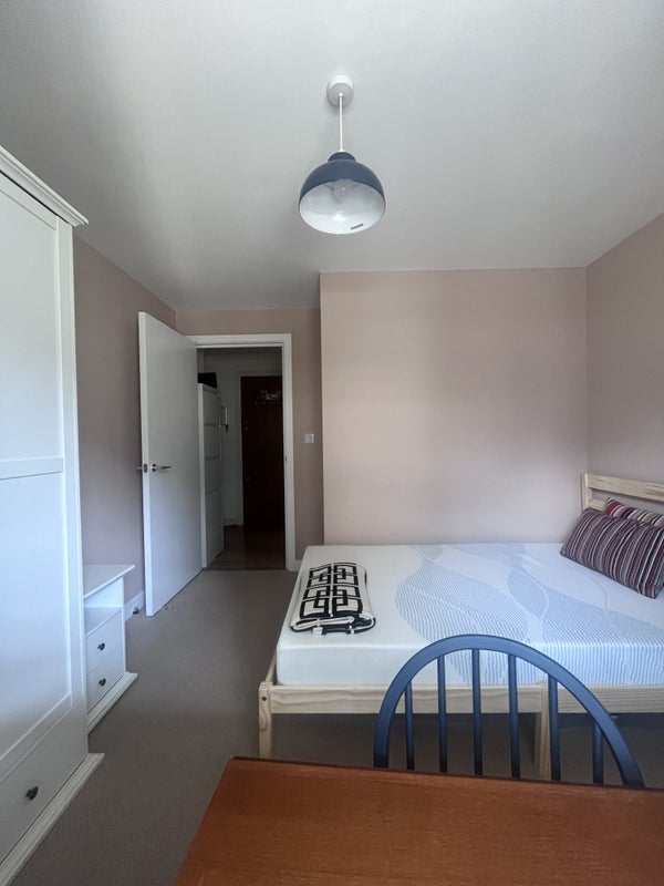 Room Chadwell Lane in Greater London