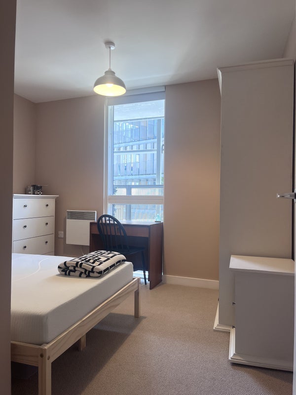 Room Chadwell Lane in Greater London