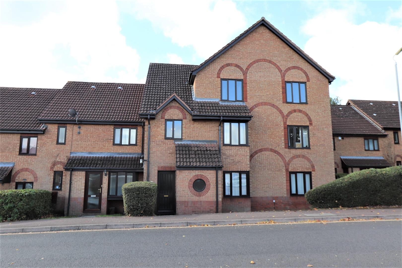Flat Apple Tree Close in Linslade