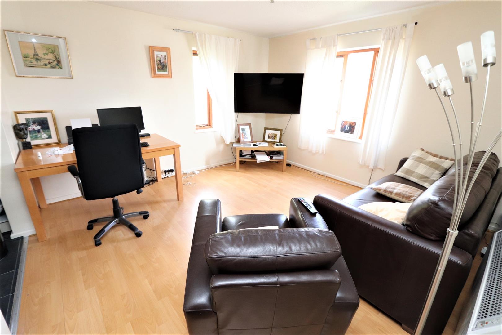 Flat Apple Tree Close in Linslade