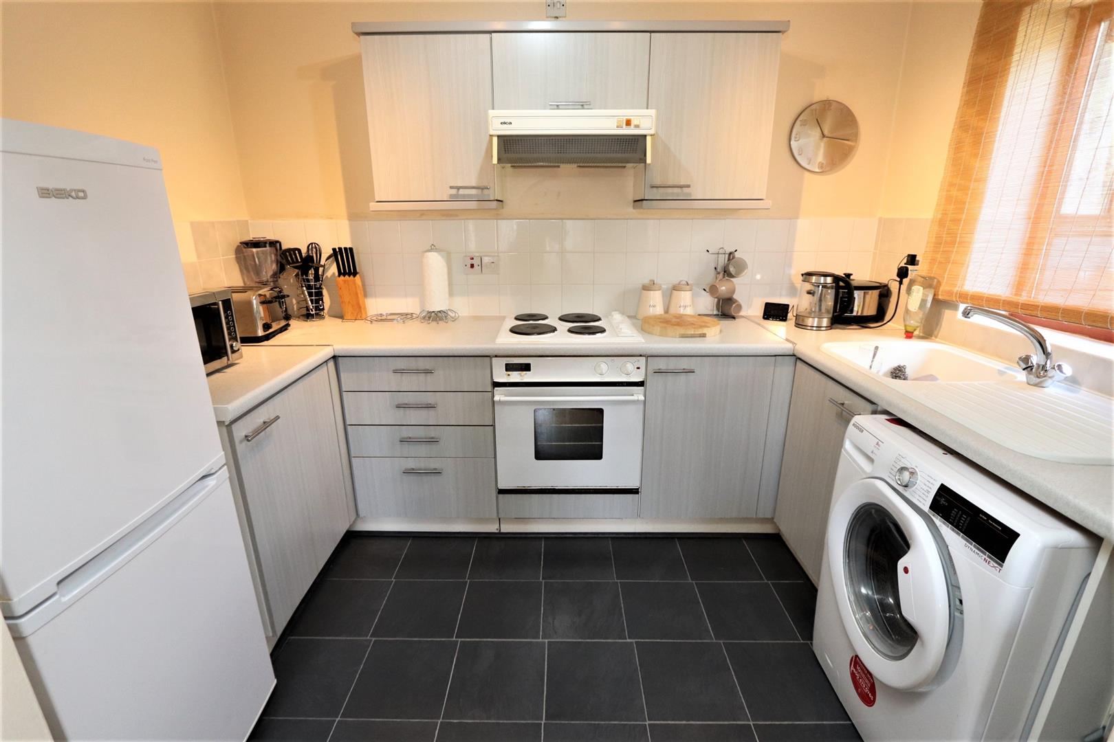 Flat Apple Tree Close in Linslade