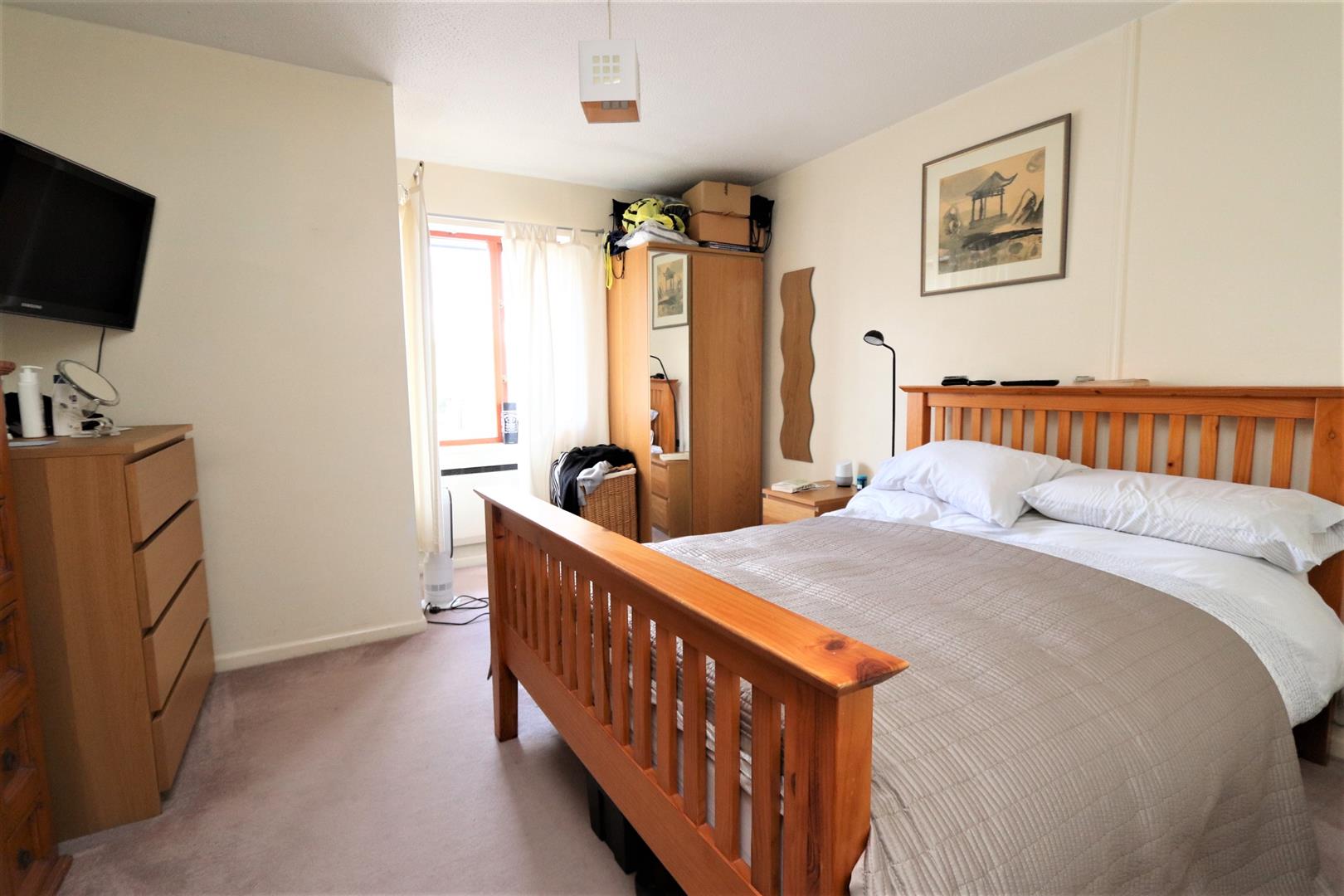 Flat Apple Tree Close in Linslade