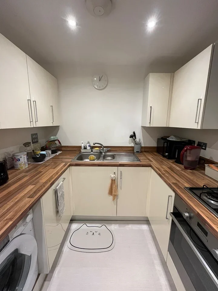 Room Farwig Lane in Greater London