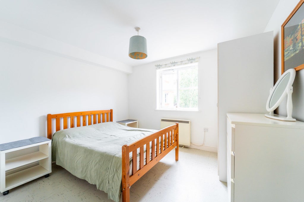 Flat Pickard Close in Greater London