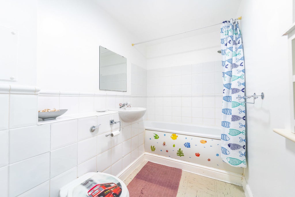 Flat Pickard Close in Greater London