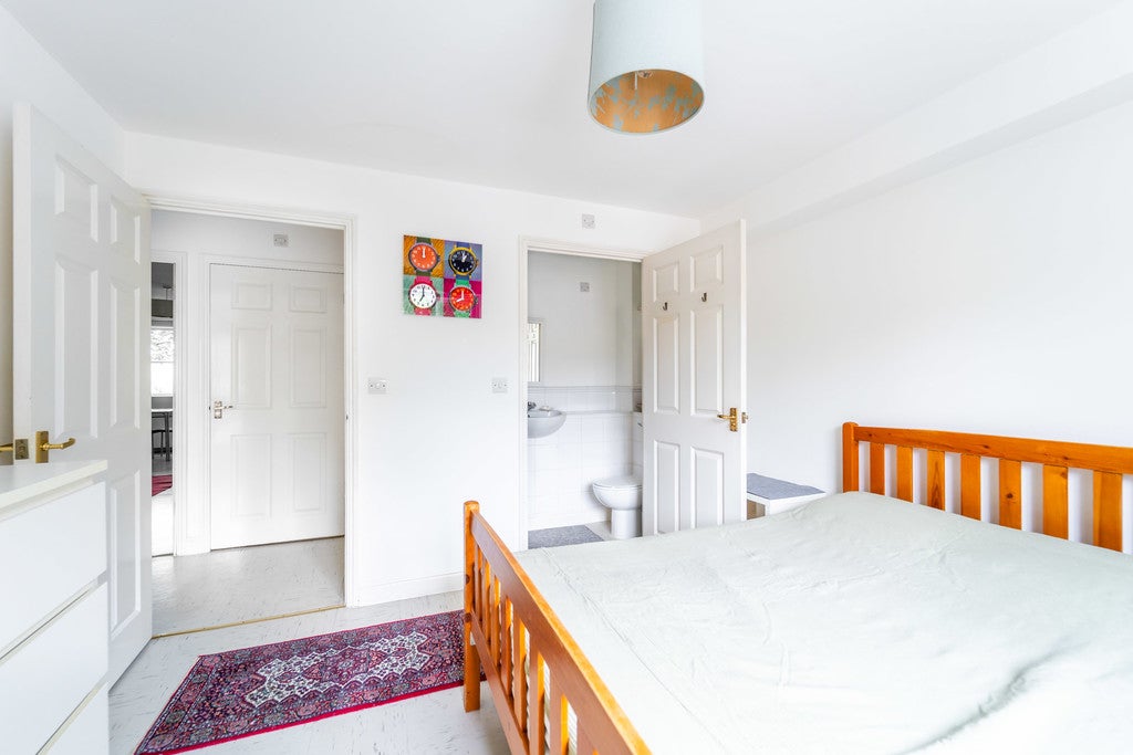 Flat Pickard Close in Greater London
