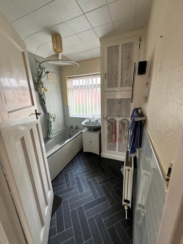 Room Royston Avenue in Tameside