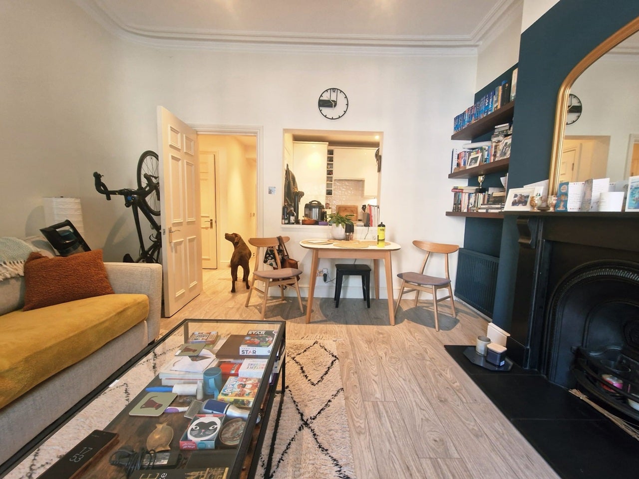 Flat Harwood Road in Greater London