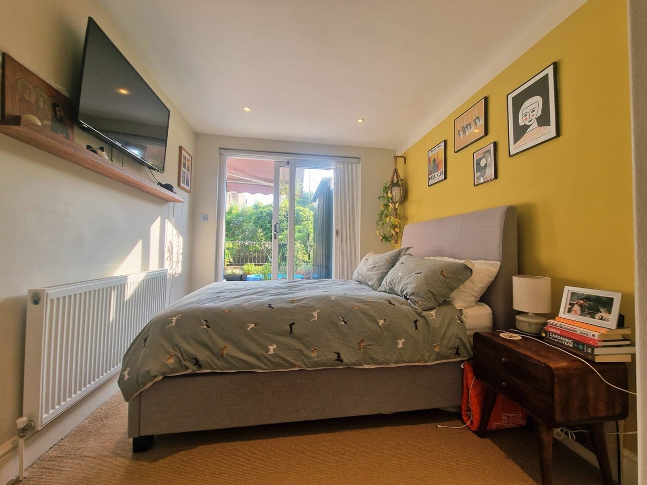 Flat Harwood Road in Greater London