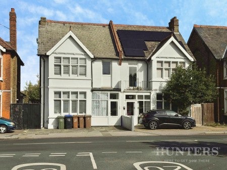 Flat Carshalton Road in Greater London