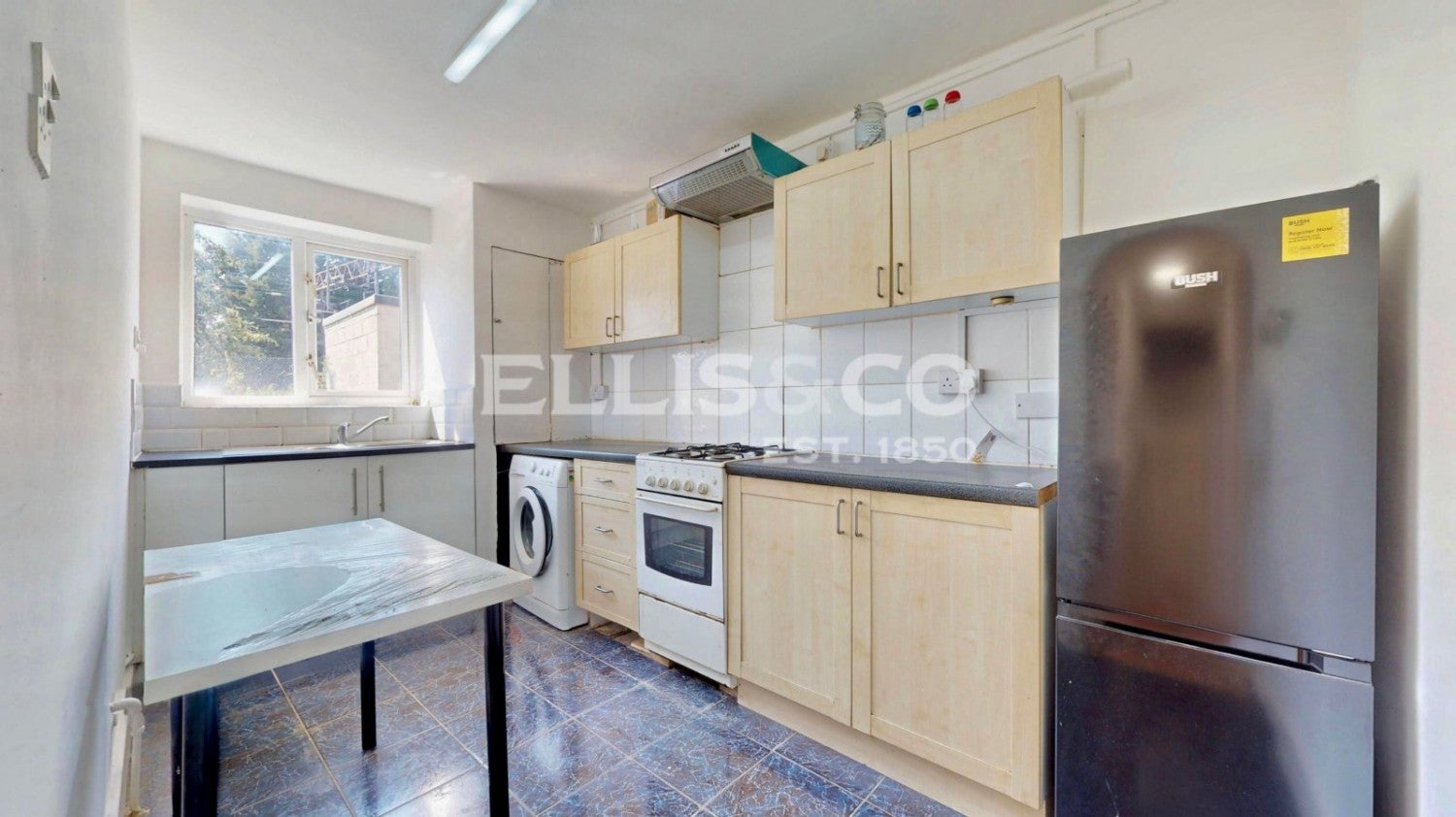 Flat Llanover Road in Greater London