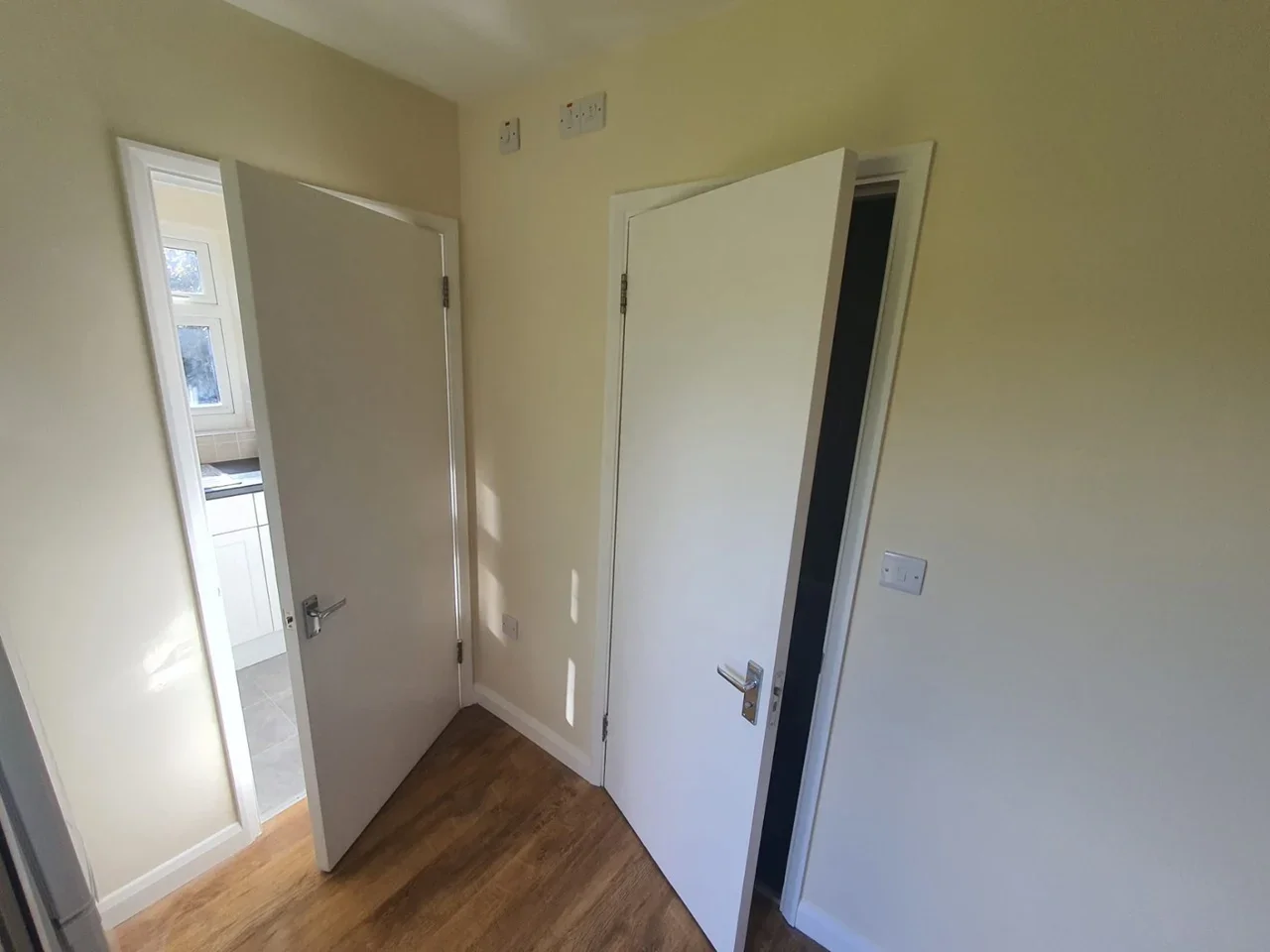 Flat Kenmore Gardens in Greater London