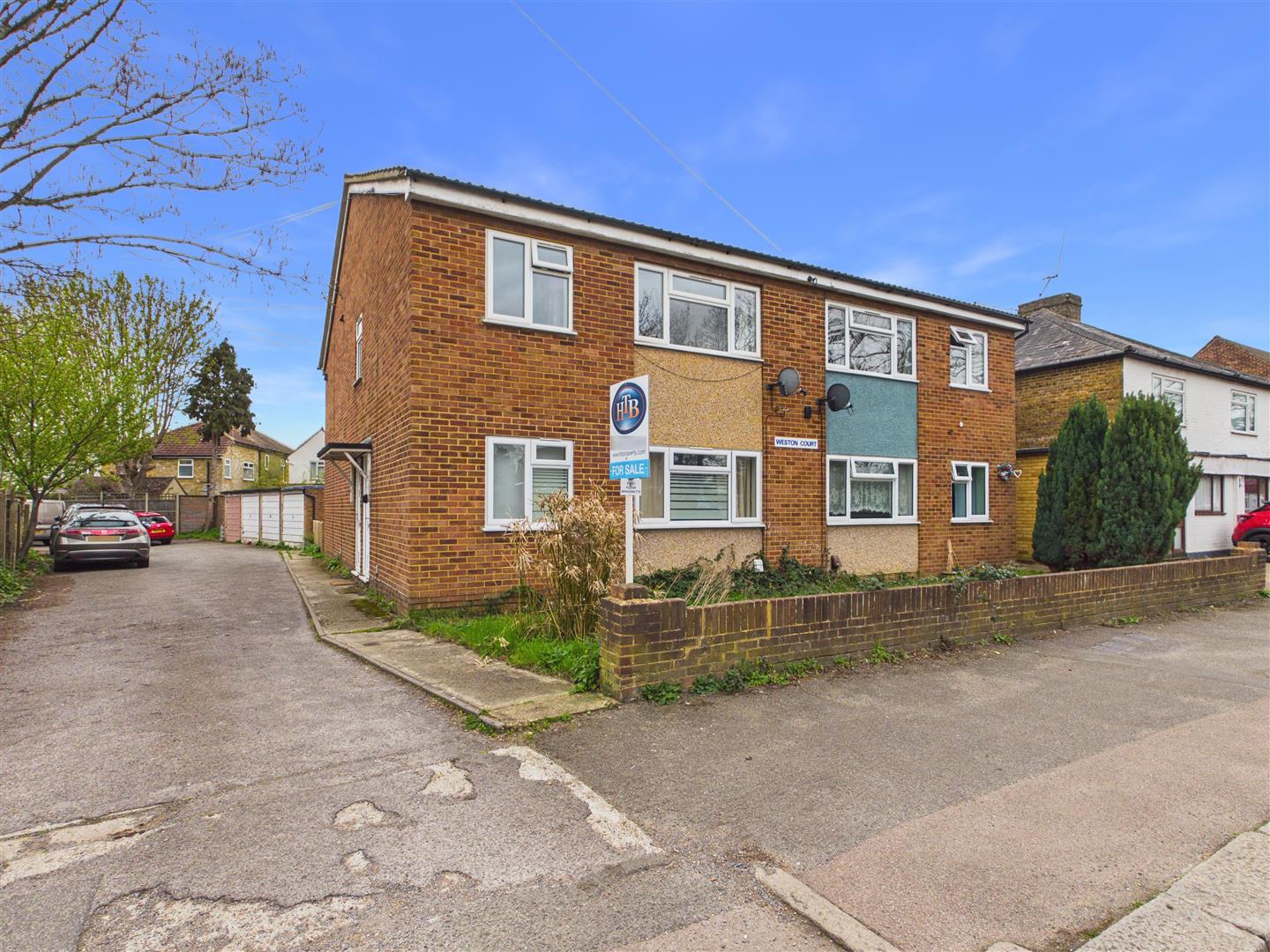 Flat Queens Road in Elmbridge