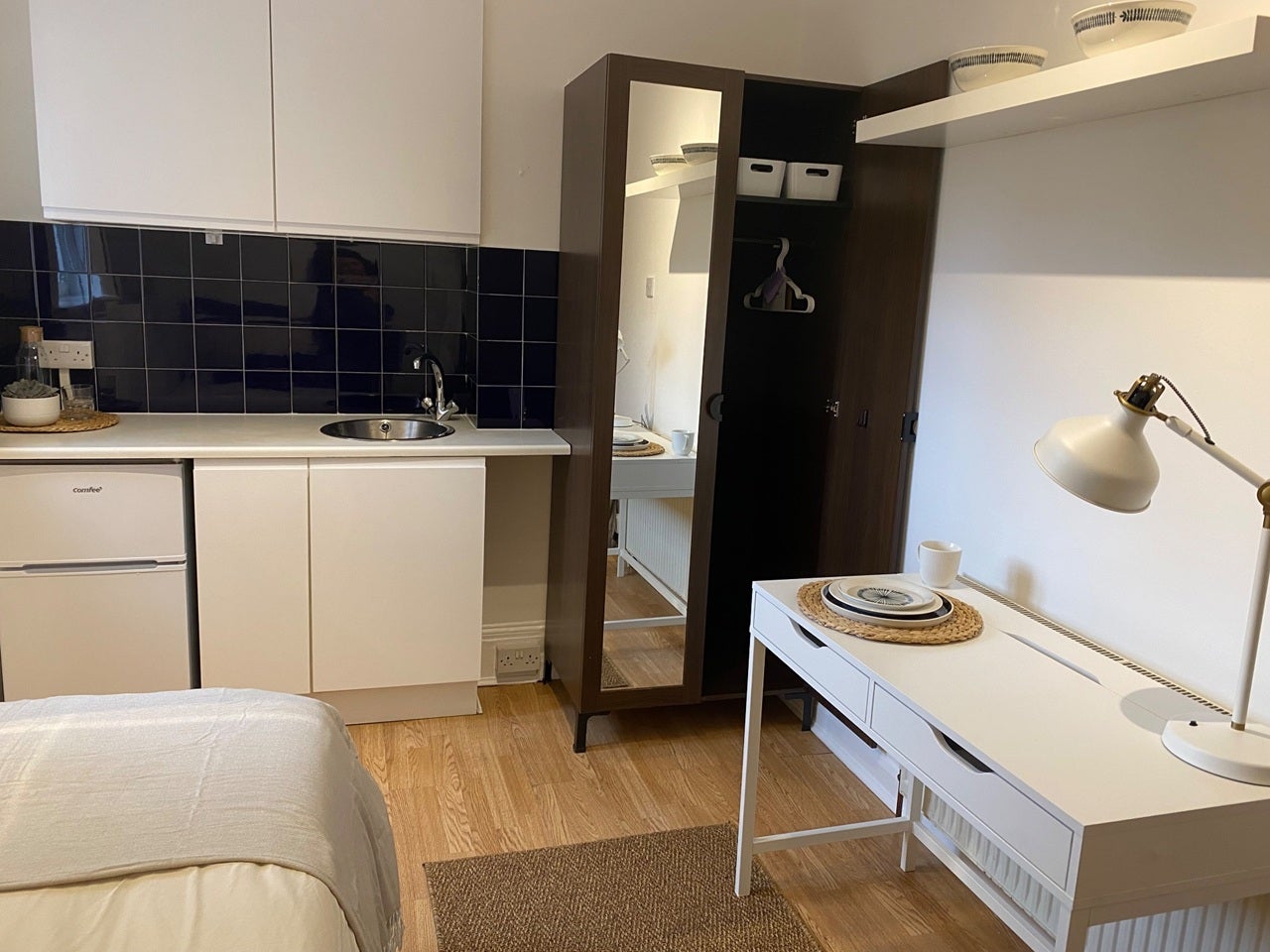 Room Black Path in Greater London