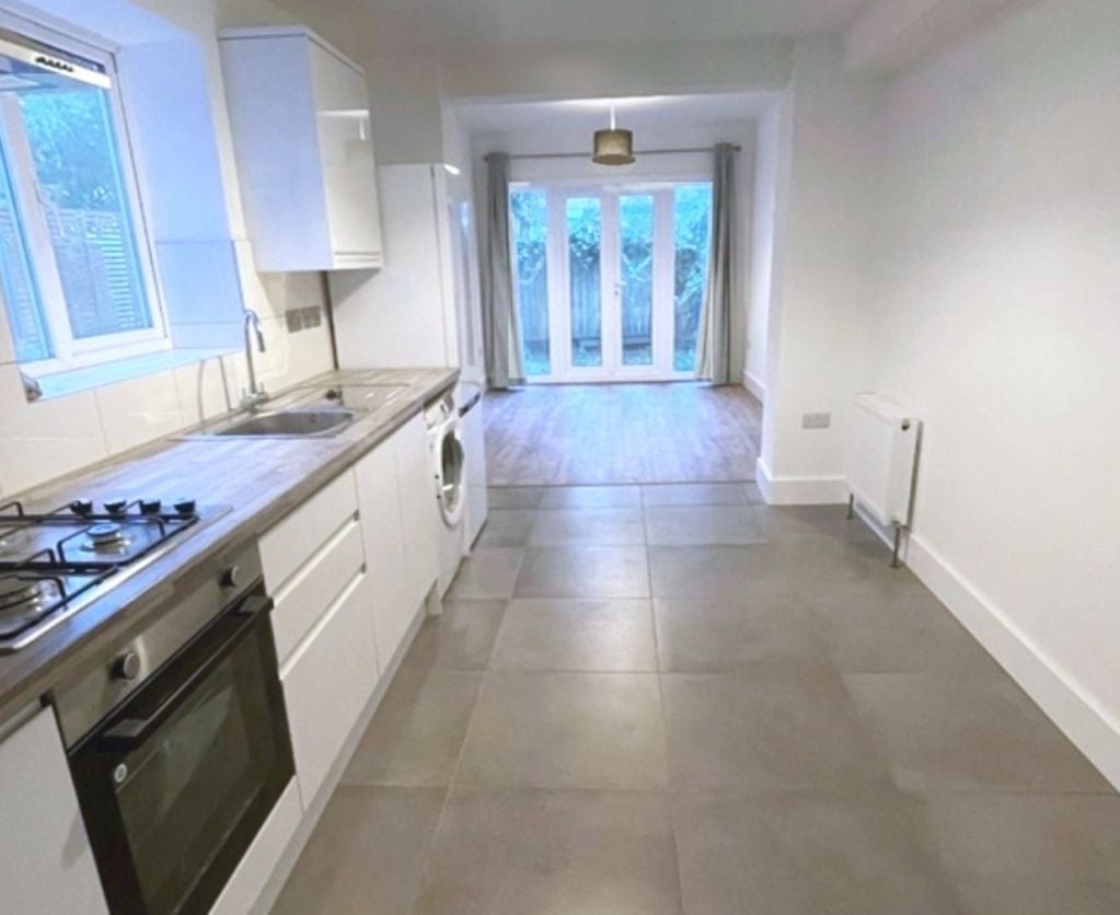 Flat Fermoy Road in City of Westminster
