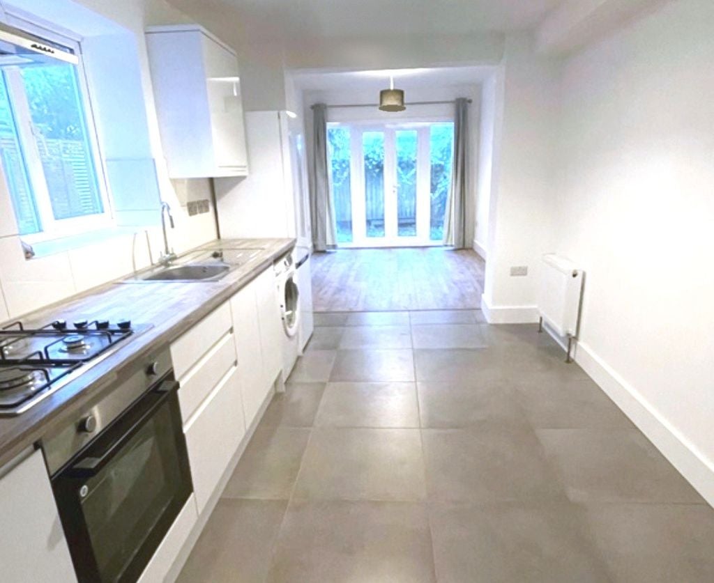 Flat Fermoy Road in City of Westminster