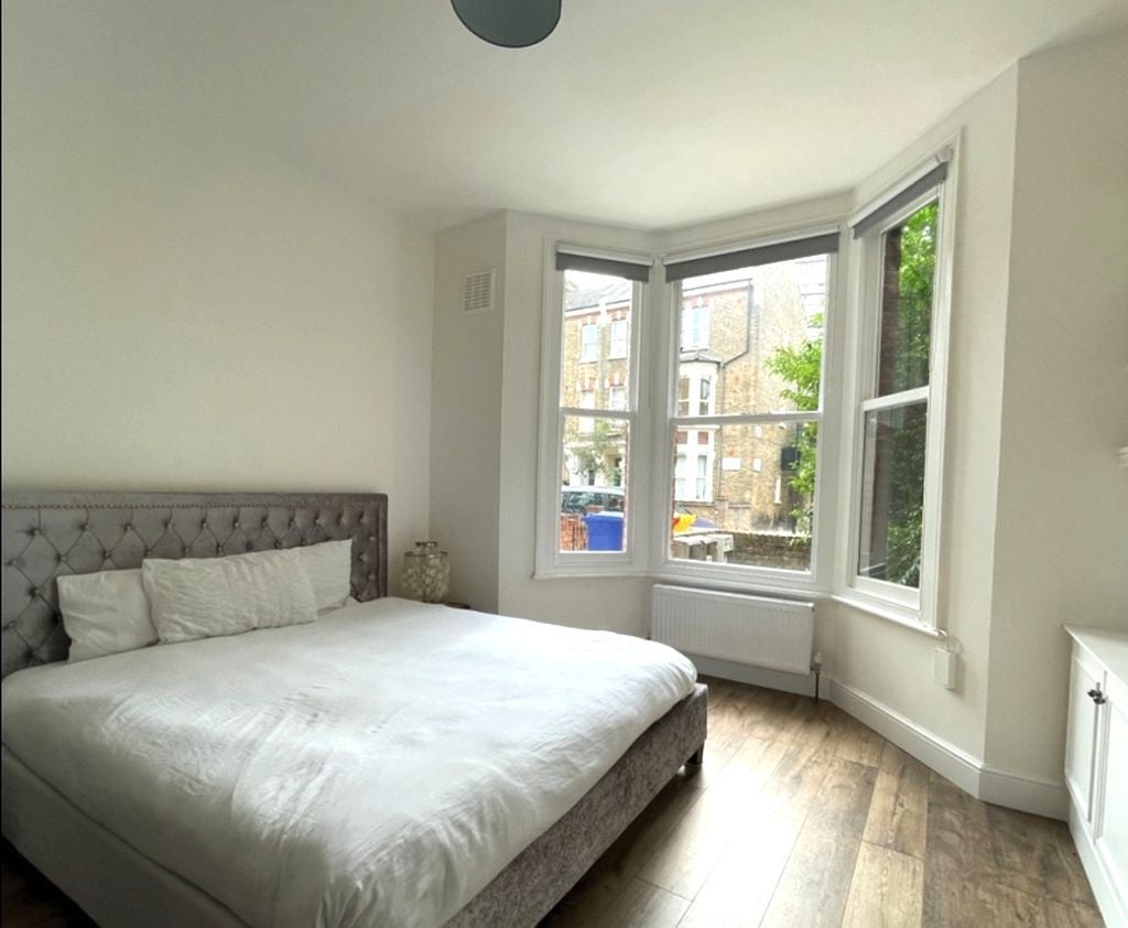 Flat Fermoy Road in City of Westminster