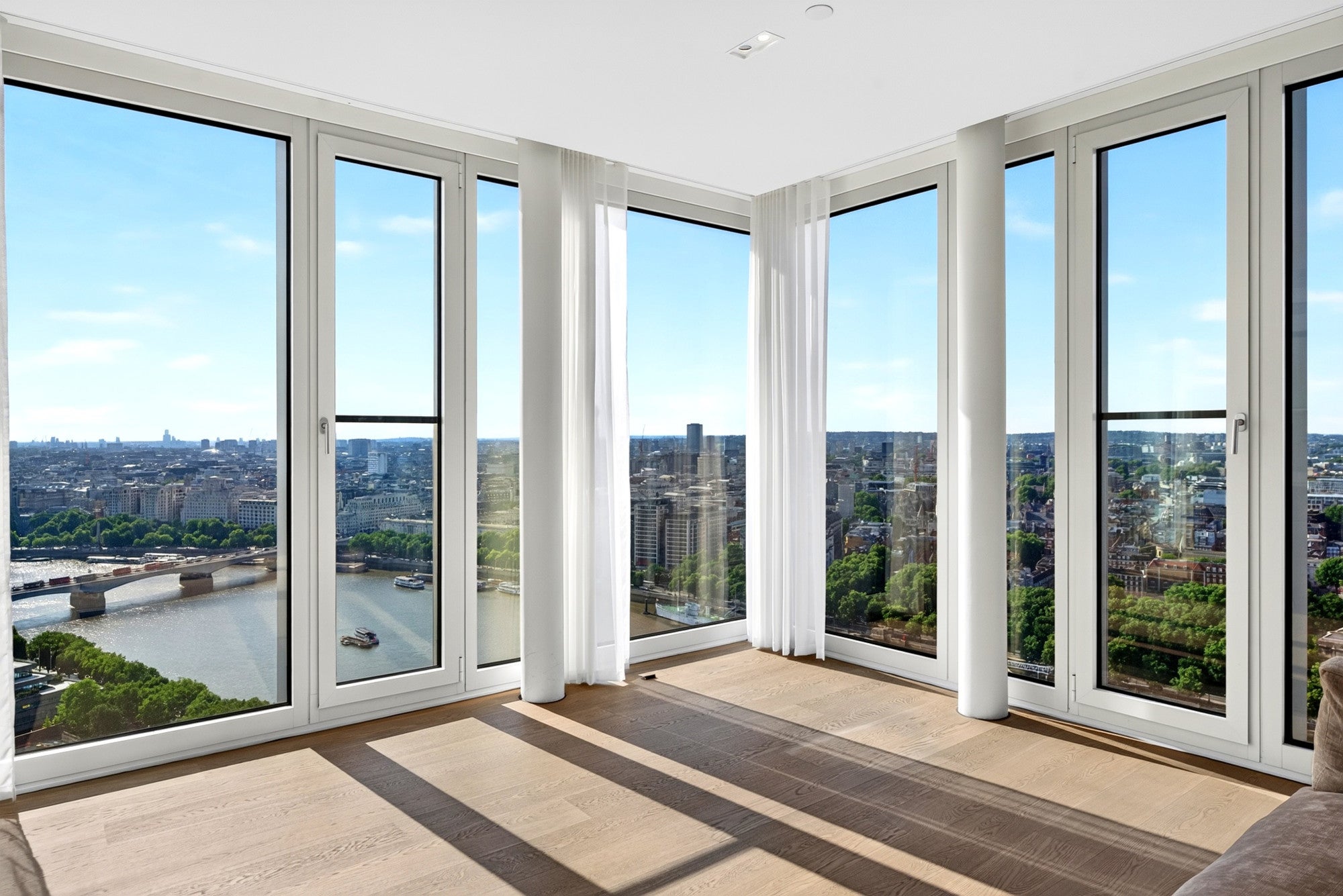 Flat Hatfields in Greater London