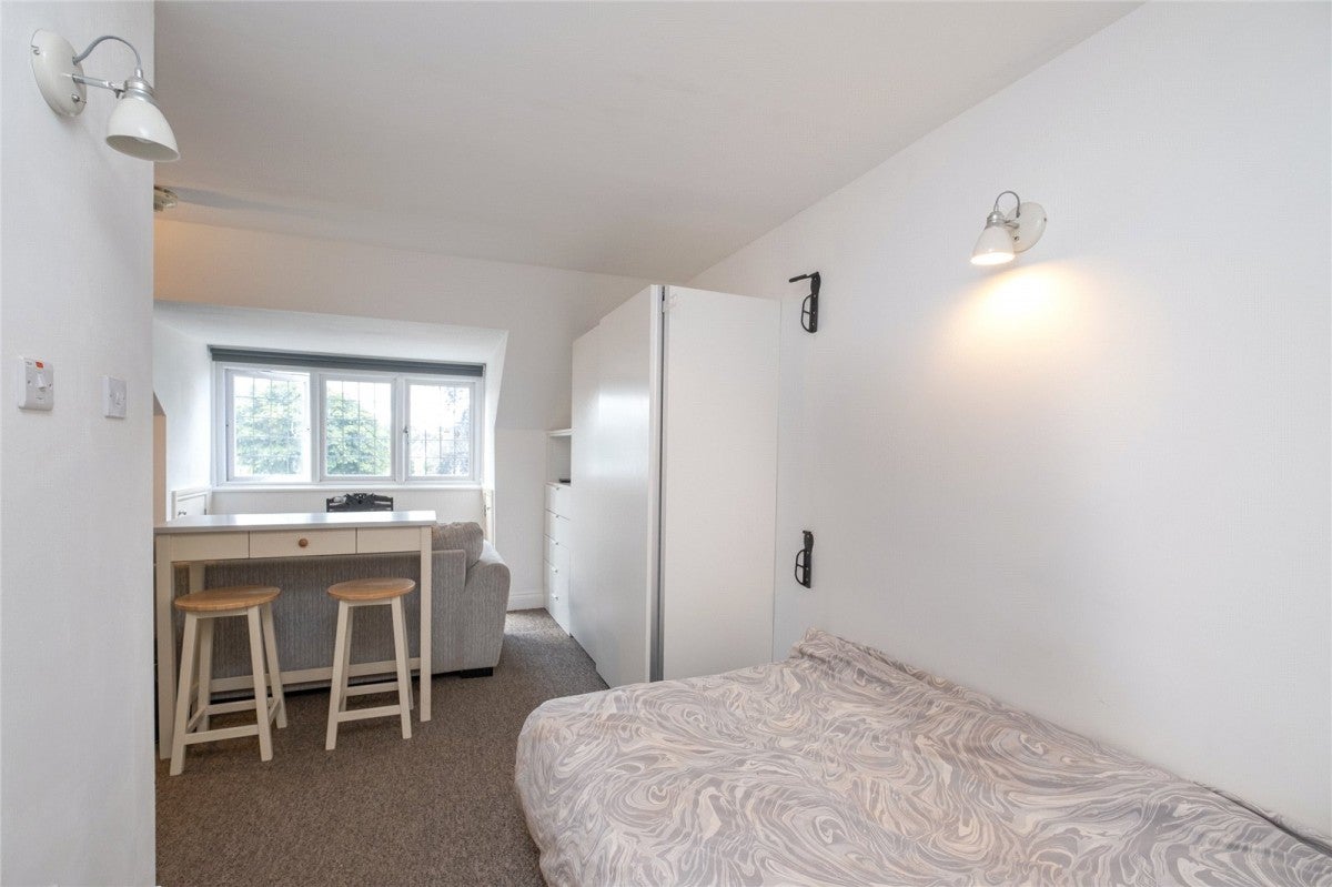 Flat Drewstead Road in Greater London