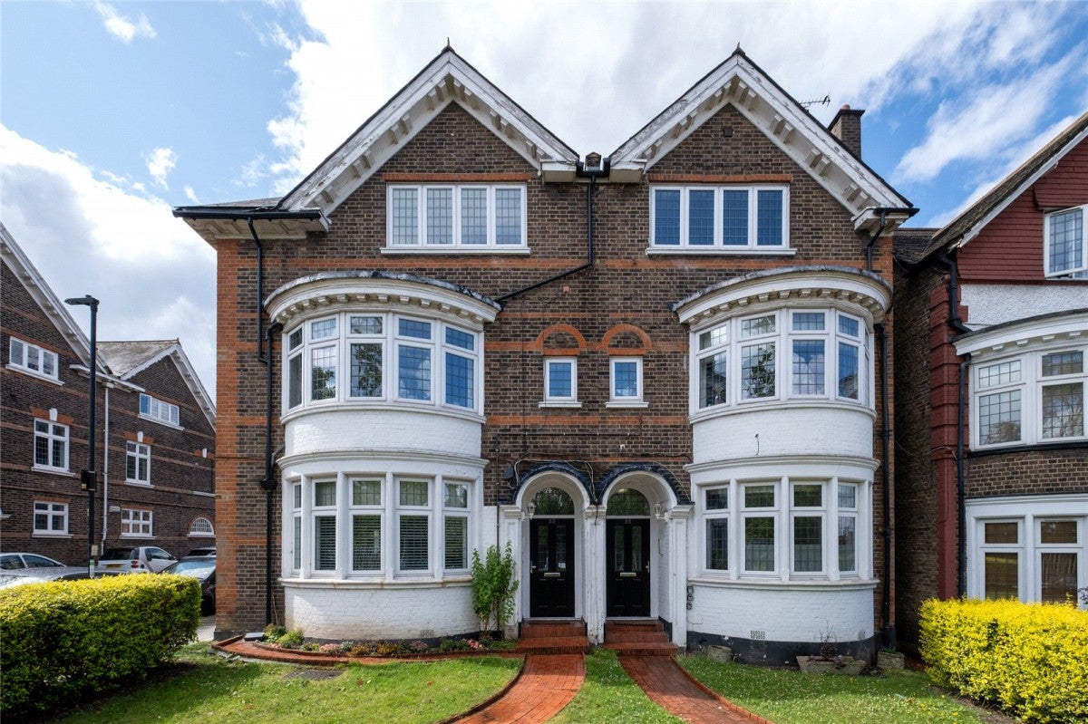 Flat Drewstead Road in Greater London