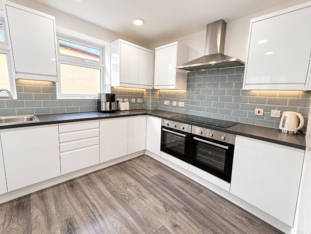 Room Forton Road in Gosport