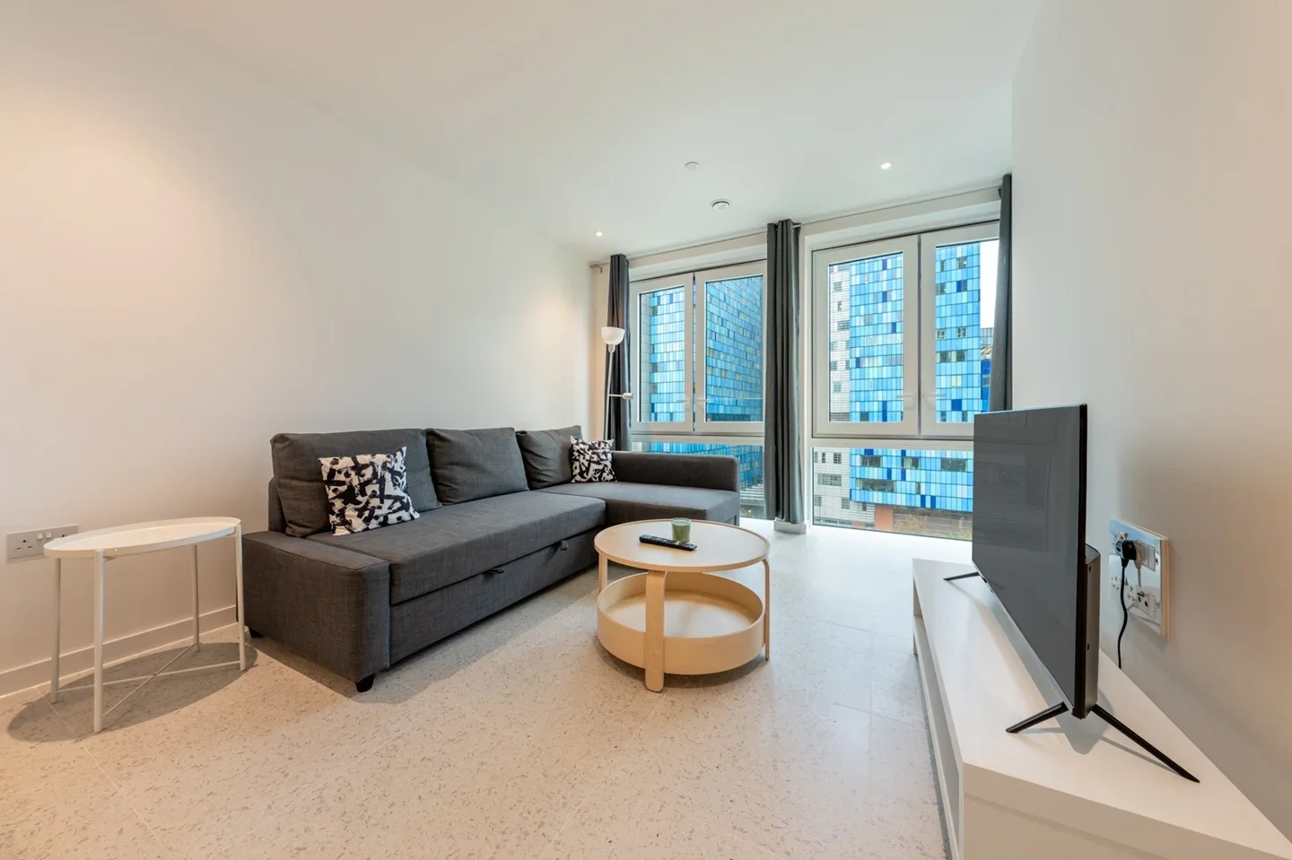 Flat Cendal Crescent in Greater London