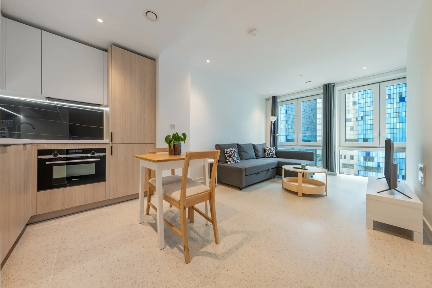 Flat Cendal Crescent in Greater London