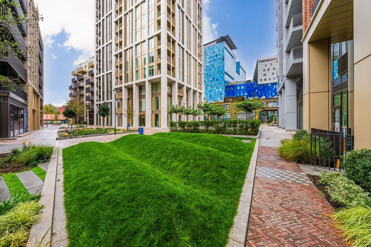 Flat Cendal Crescent in Greater London