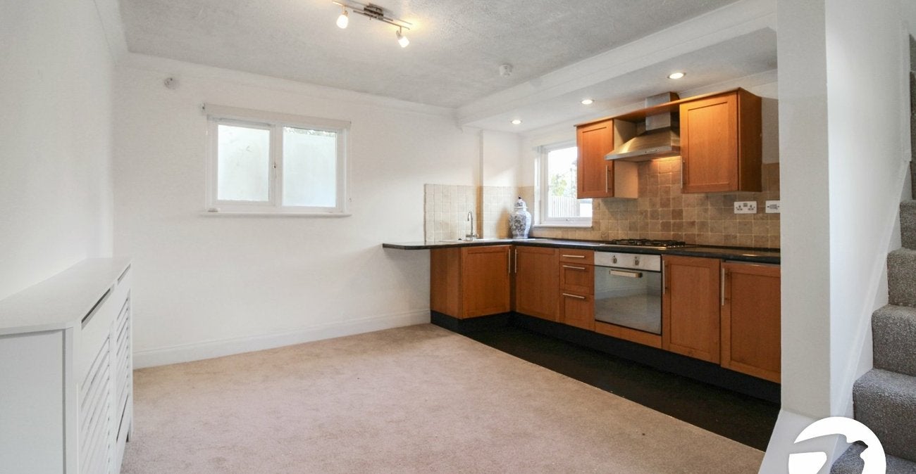 Flat Westwood Hill in Greater London