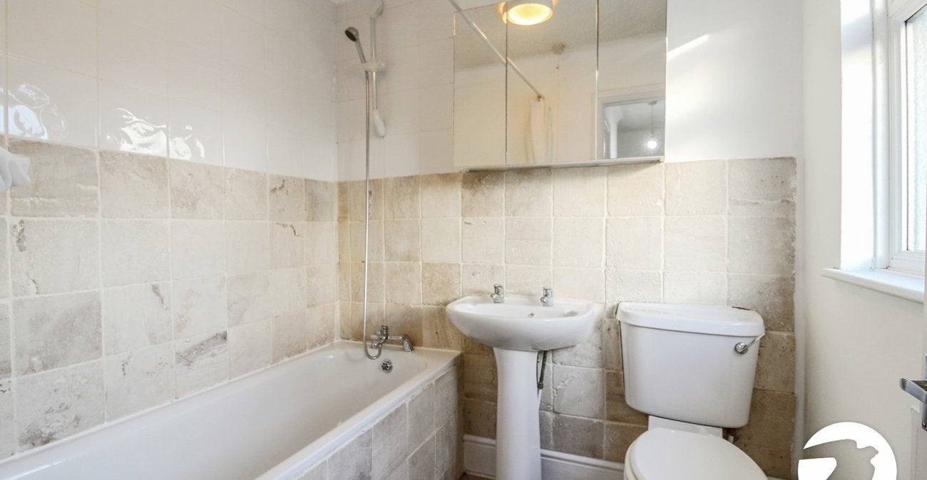 Flat Westwood Hill in Greater London