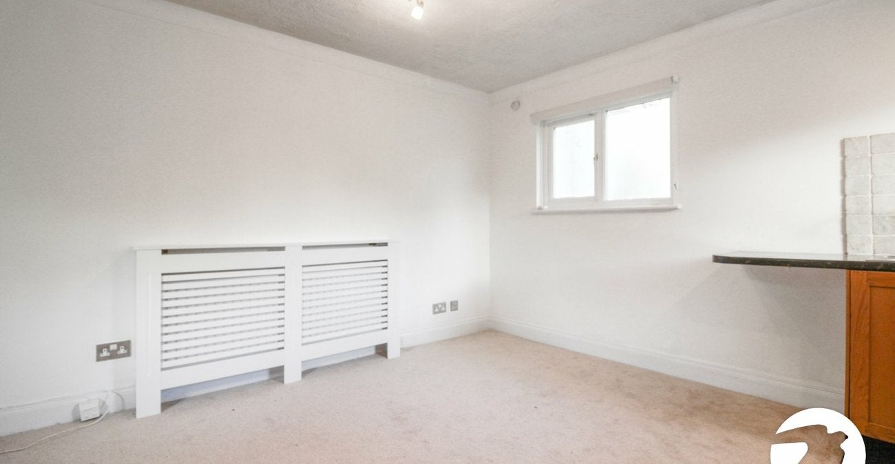 Flat Westwood Hill in Greater London